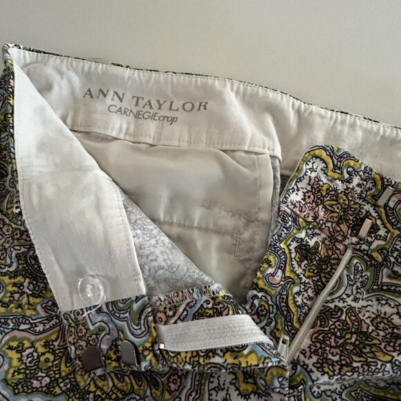 Ann Taylor Carnegie Crop Pants Stretch Paisley Floral 4 Multicolor Casual Boho - Picture 3 of 9
